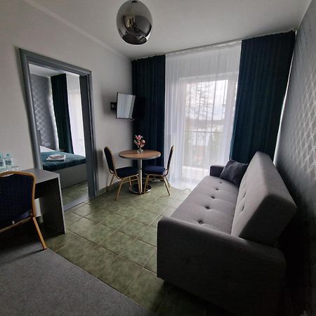ホテル Gosciniec Nad Zalewem Sosina ヤヴォジュノ エクステリア 写真